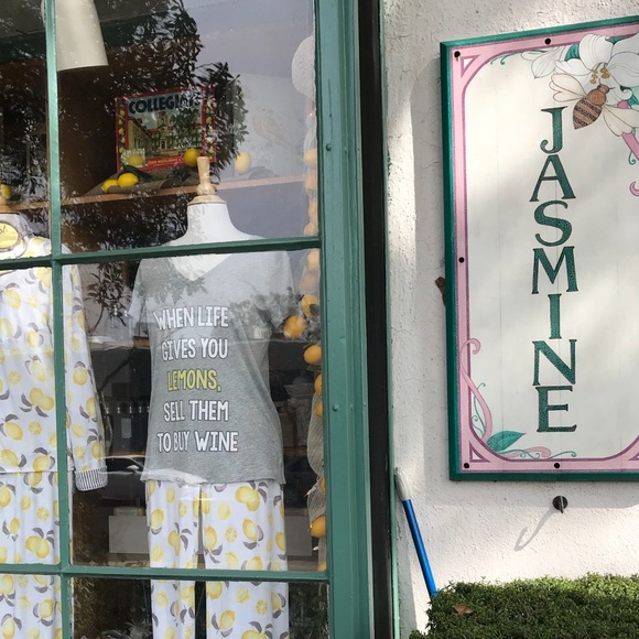 Meet your Posher, Jessica - Picture 3 of 3